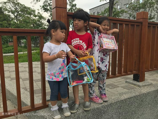 百寶袋王 LIEBE KIDS x BAGTORY HK 聯名 台灣獨家販售‧輕巧式手提玩具收納袋，外出攜帶方便又實用