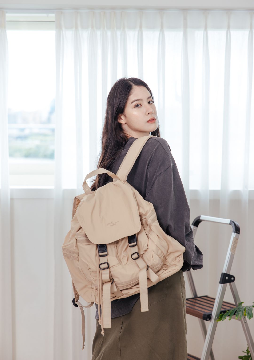 ME Caroline 多袋口旅行背包
