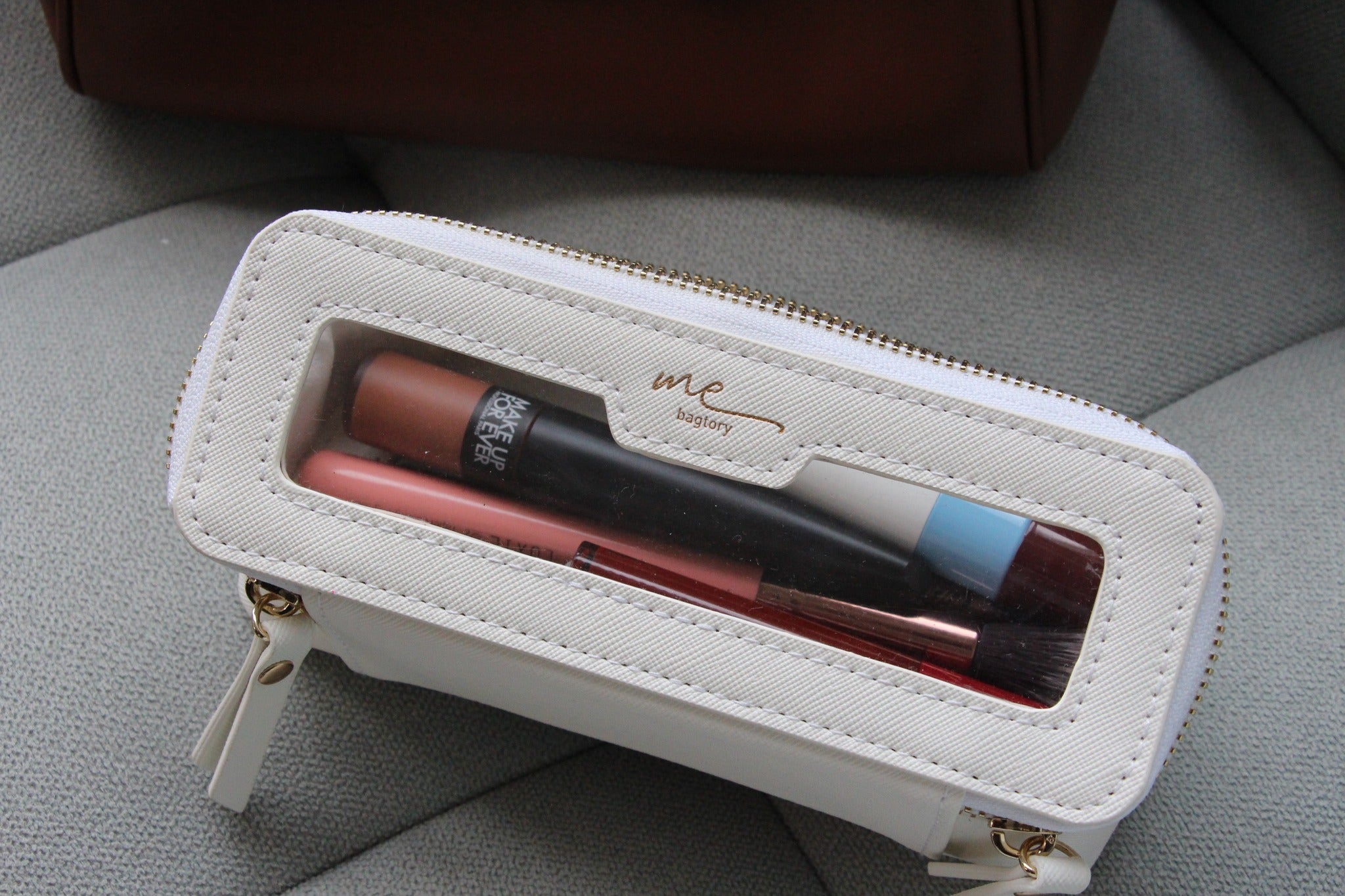 ME Clarity 0.6L 長形化妝包 S (奶茶) - L18 x W5.5 x H6.5 cm