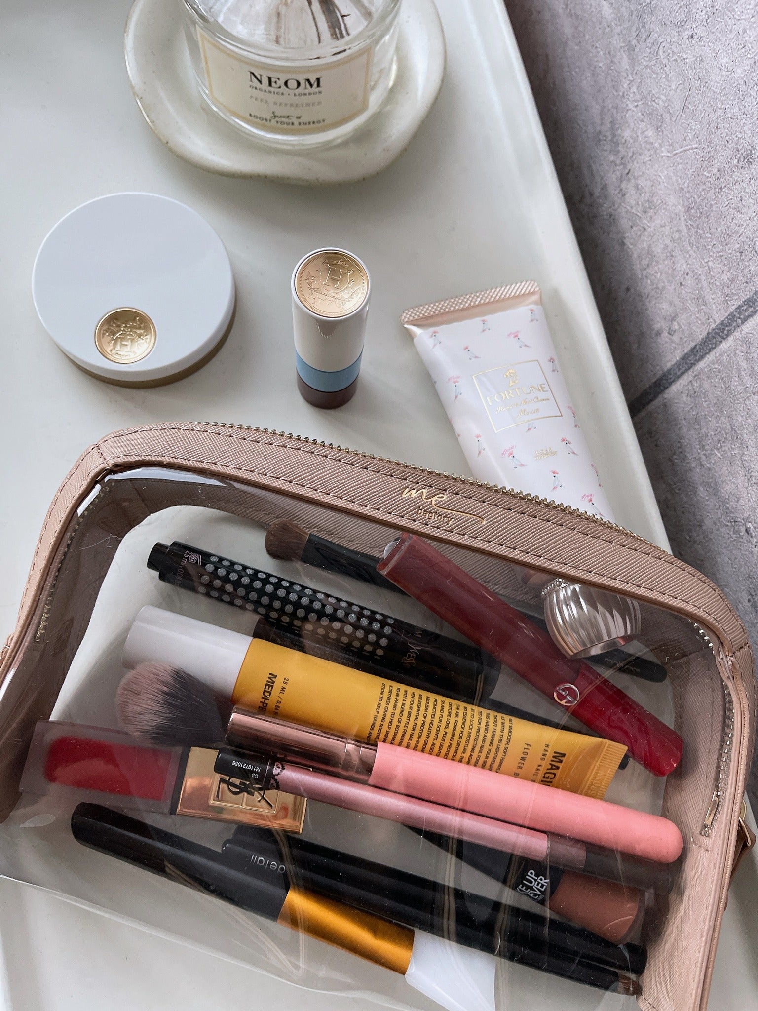 ME Clarity 1.5L 水滴形化妝包 S (亮黑) - L20.5 x W6 x H13 cm