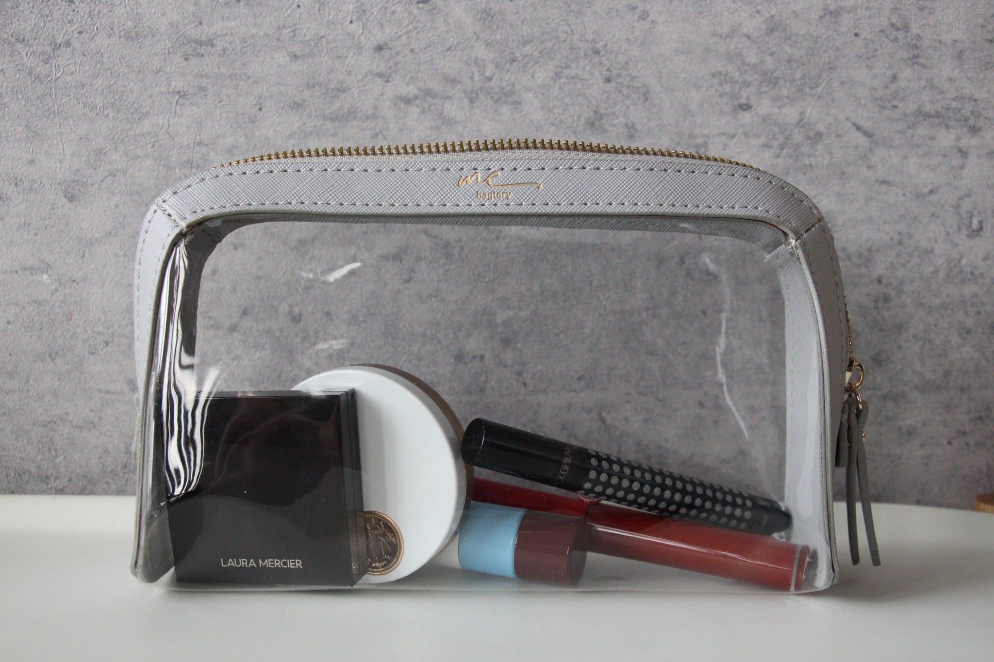 ME Clarity 1.5L 水滴形化妝包 S (亮黑) - L20.5 x W6 x H13 cm
