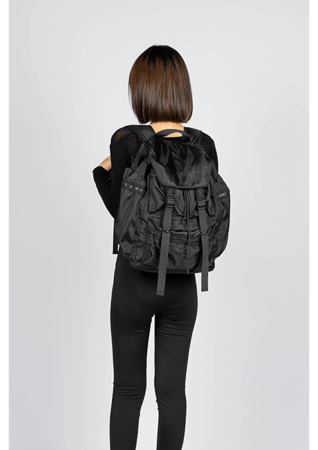 ME Caroline 多袋口旅行背包 20L (亮黑)